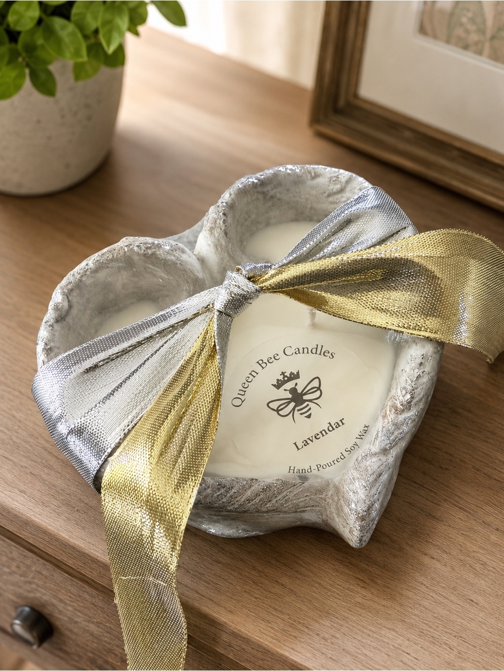 Queen Bees Lavender Candle - NWT